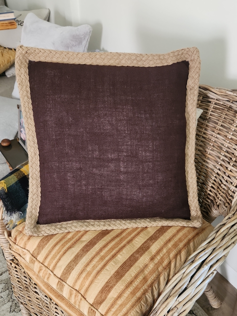 SAFAVIEH Madeline Border Throw Pillow 20" Brown Braided Jute Trim
